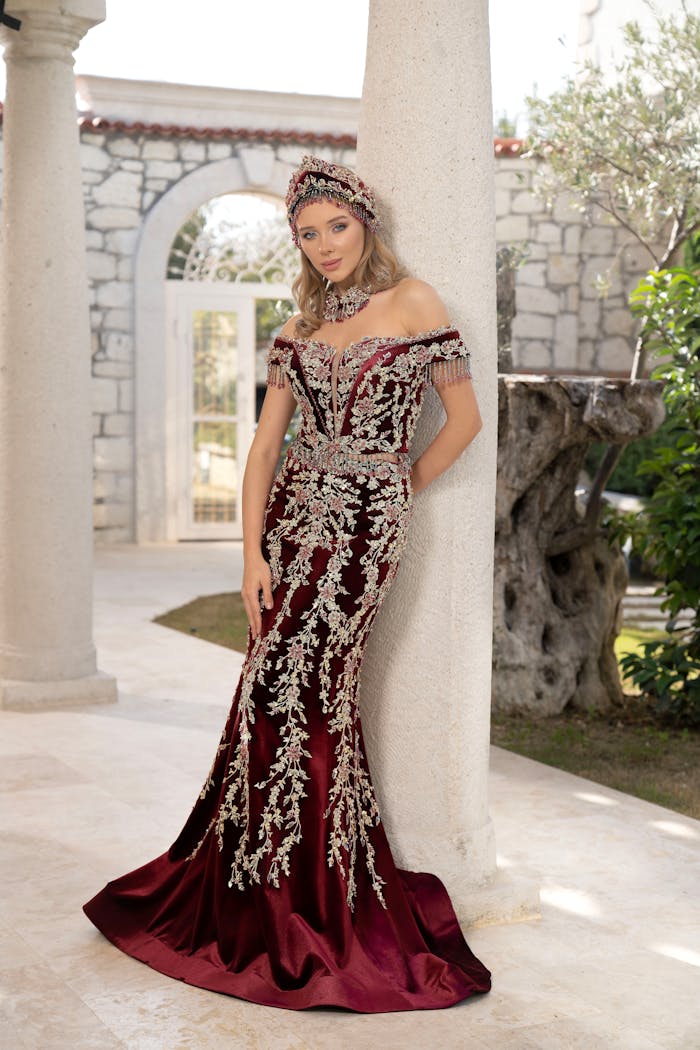 gallery-4 Stunning bridal gown with intricate embroidery shot at an elegant venue in İzmir.